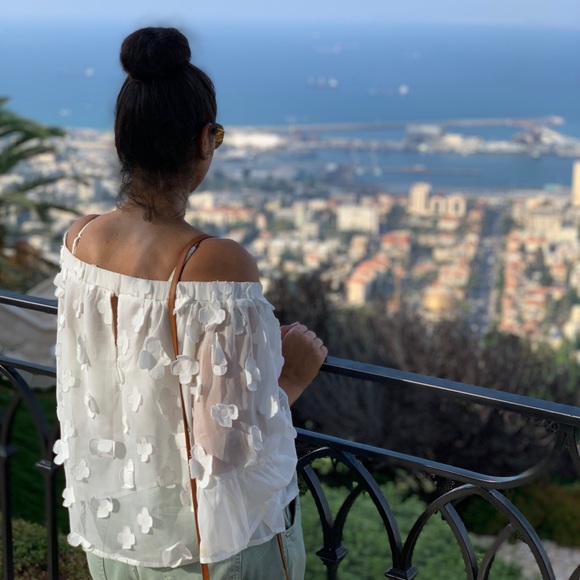 White off shoulder top - Picture 2 of 4